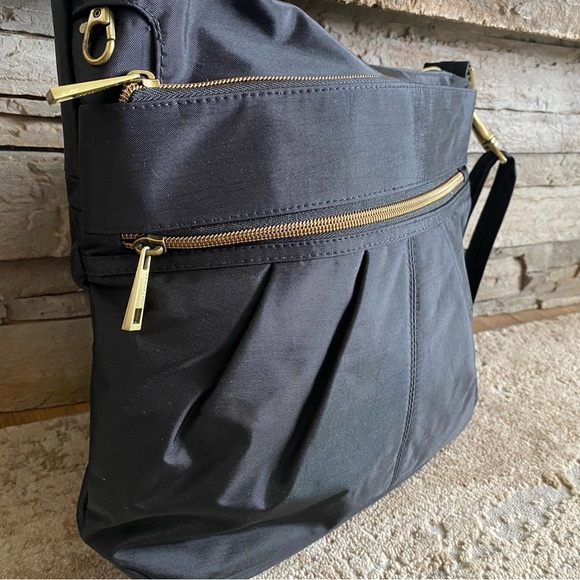 Travelon Anti Theft Signature 3 Compartment Crossbody Large Black Handbag Purse - Picture 3 of 14